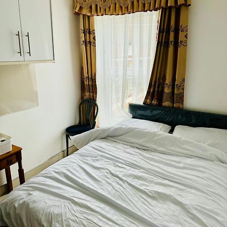The Great Falcon Accommodation Лондон Екстериор снимка