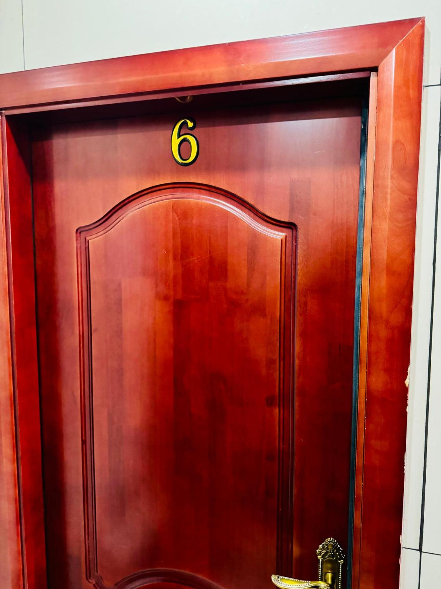 The Great Falcon Accommodation Лондон Екстериор снимка
