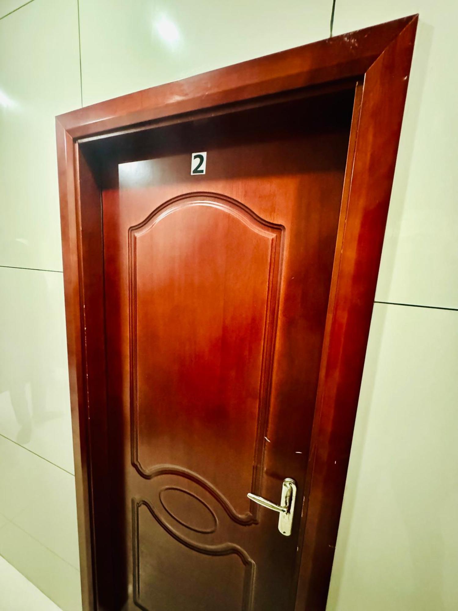 The Great Falcon Accommodation Лондон Екстериор снимка
